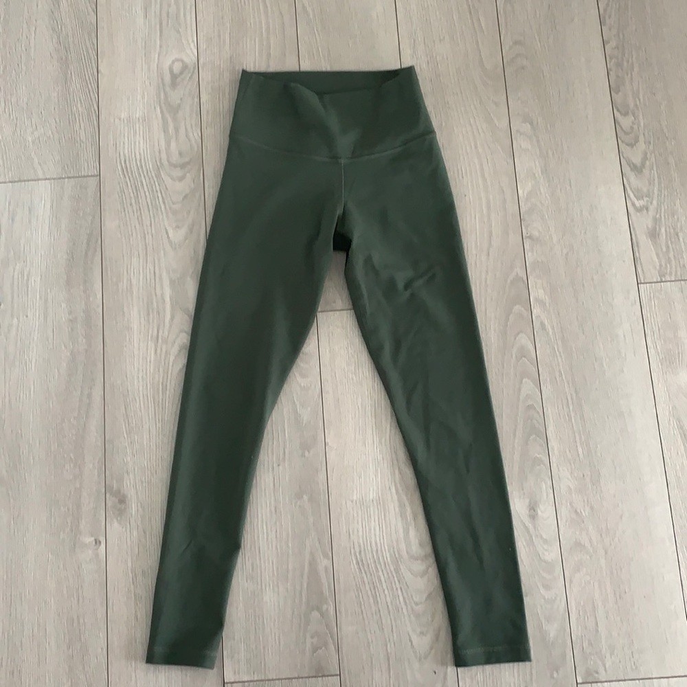 ARITZIA TNA HIGH RISE LEGGING